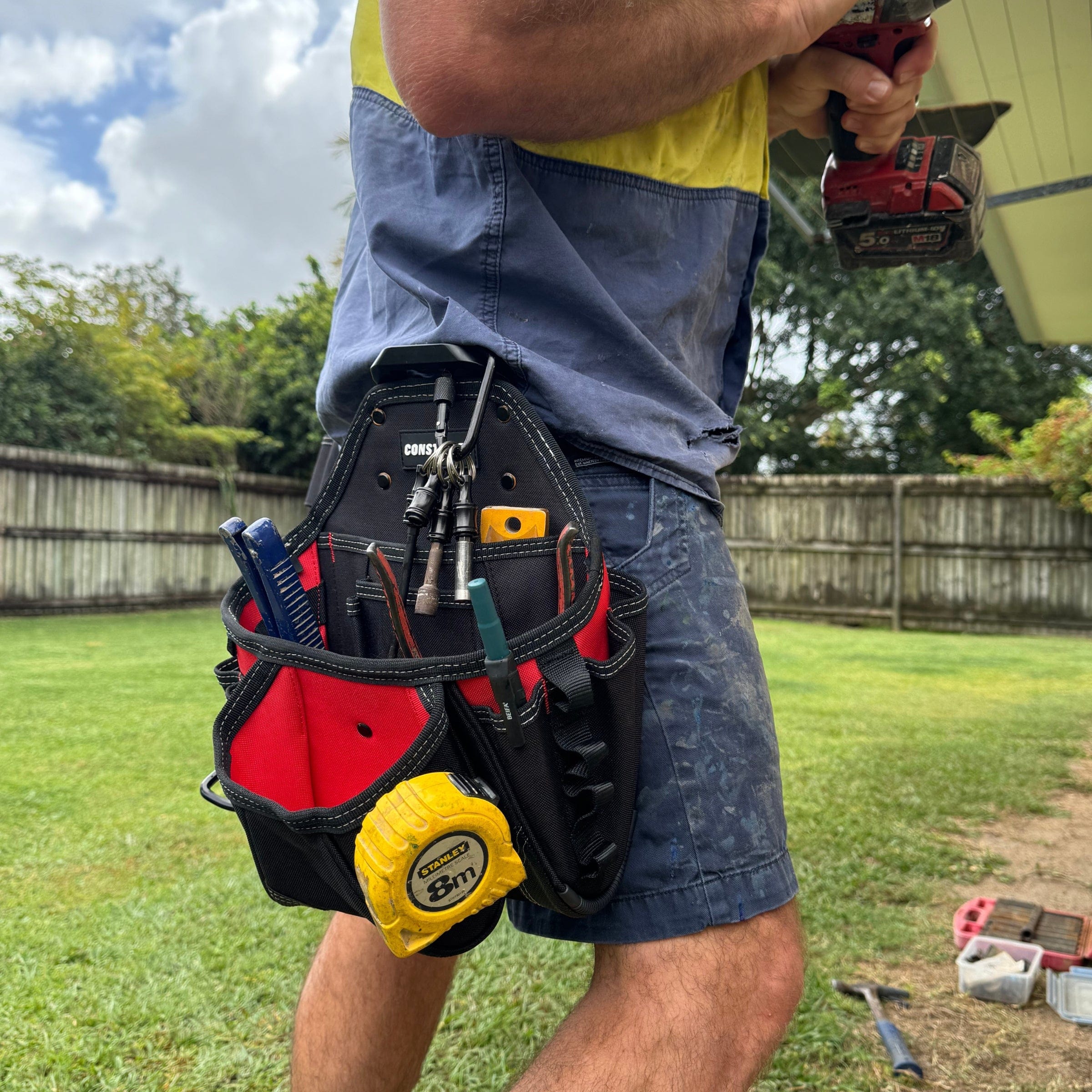 Plumber wearing a constricta quick pouch while he works 